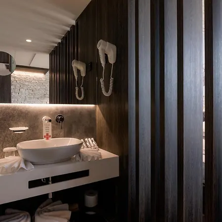 Nox Hotel 4*
